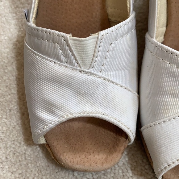 TOMS women wedges size 7 GUC due to white only ! - Picture 5 of 10